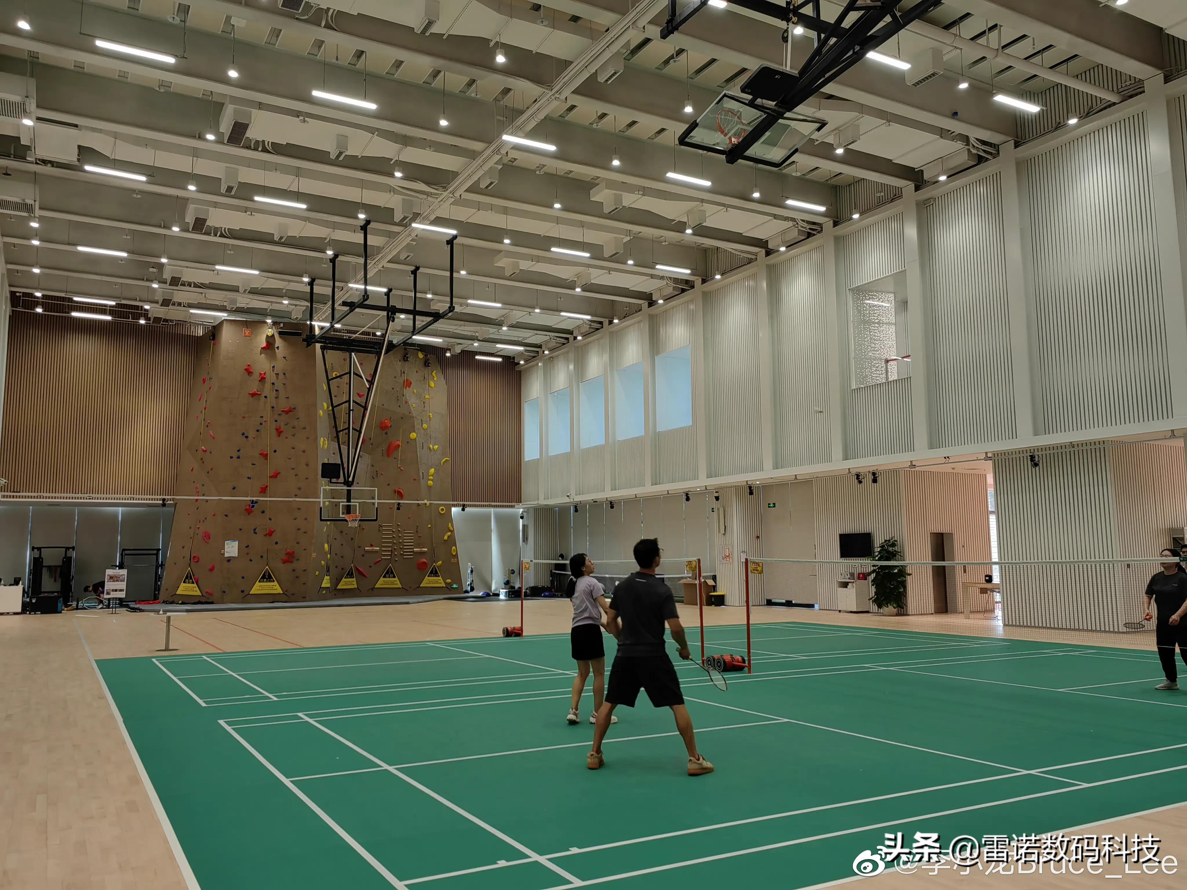 华为运动健康科学实验室曝光，华为手机产品线副总裁还在打羽毛球