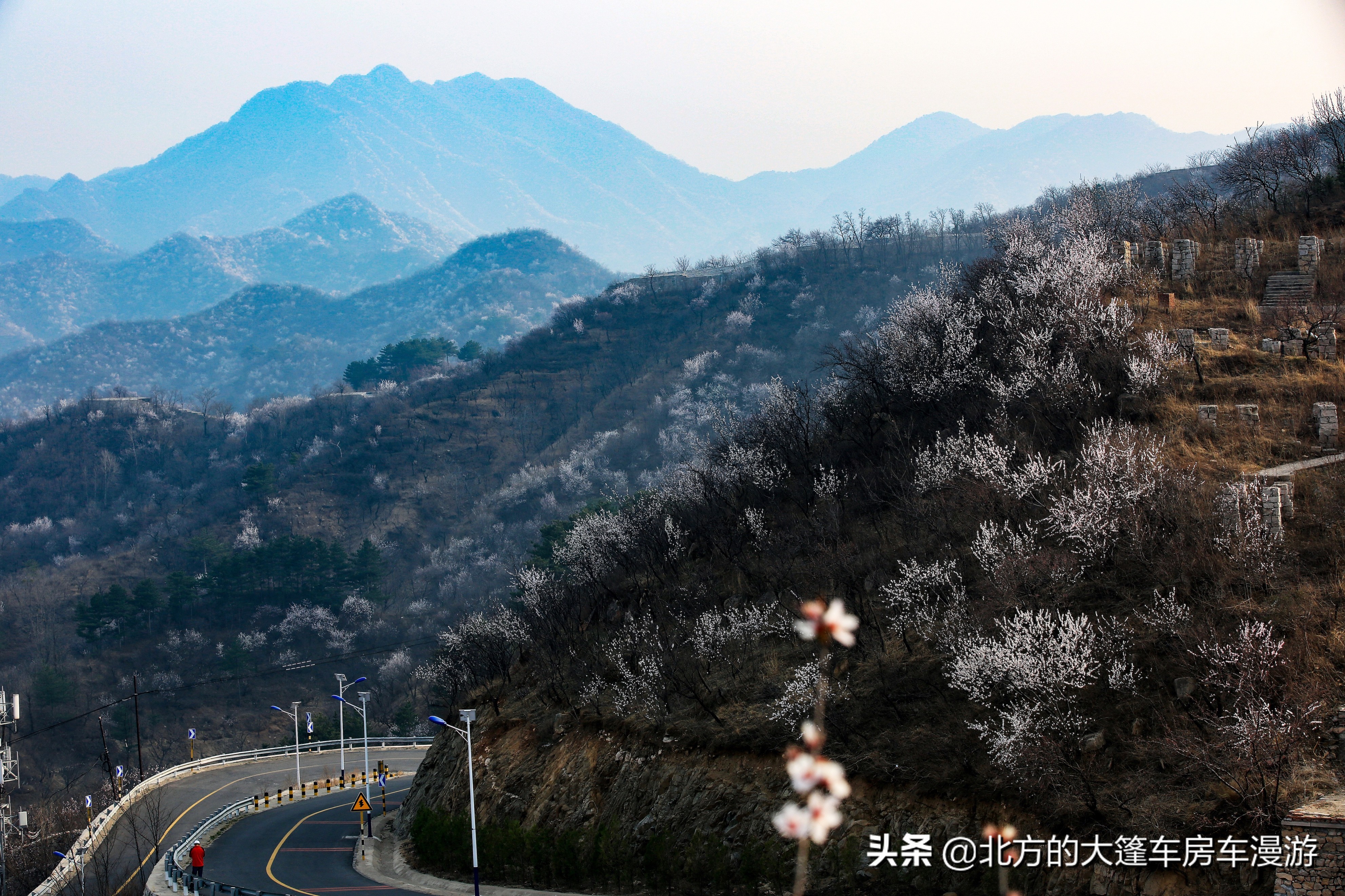 走过北京春天最美的盘山公路去那山桃花盛开的地方——龙泉峪长城