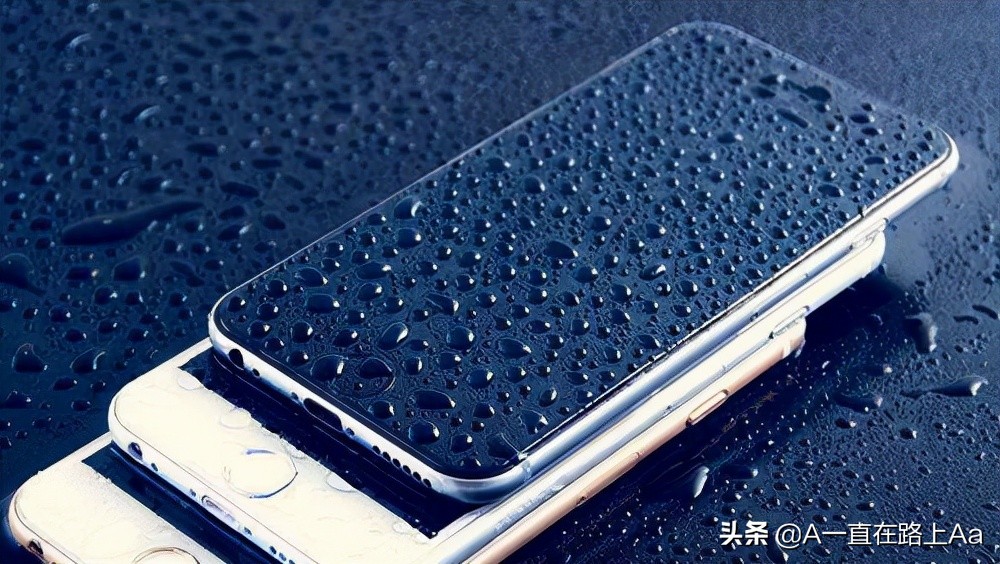 手机进水黑屏失灵紧急处理方法