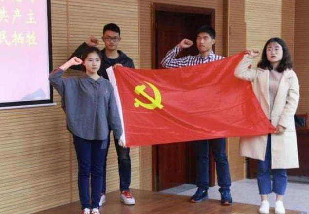 大学的三好学生有用吗（大学入党跟成绩无关）