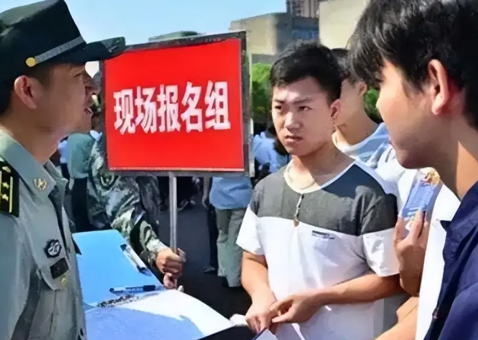 大学生“应征入伍”，2年能拿到多少补助？想参军的还需提前了解