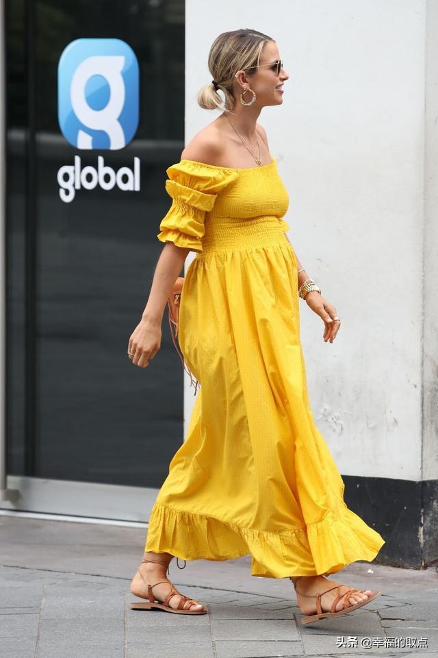 女星沃格·威廉姆斯现身伦敦街头，她的优雅让人着迷