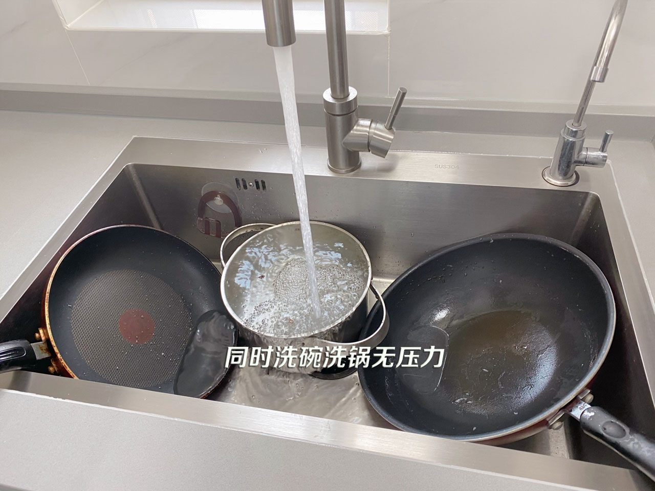 很庆幸，厨房装修坚持增加7个设计，小空间也能越用越顺心