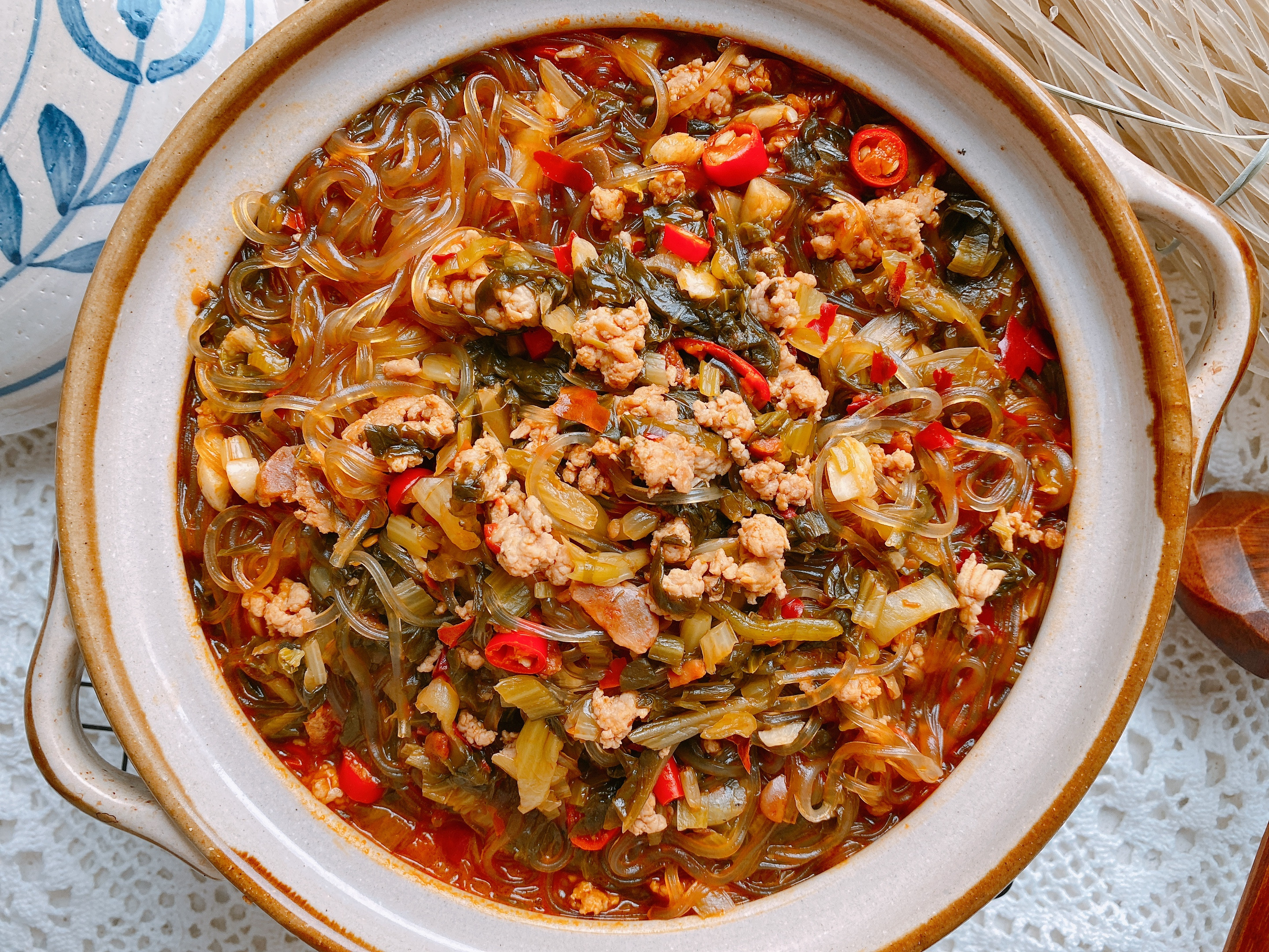 喜欢吃红薯粉的要试试这个做法，开胃解馋，比白菜炖粉条还要好吃