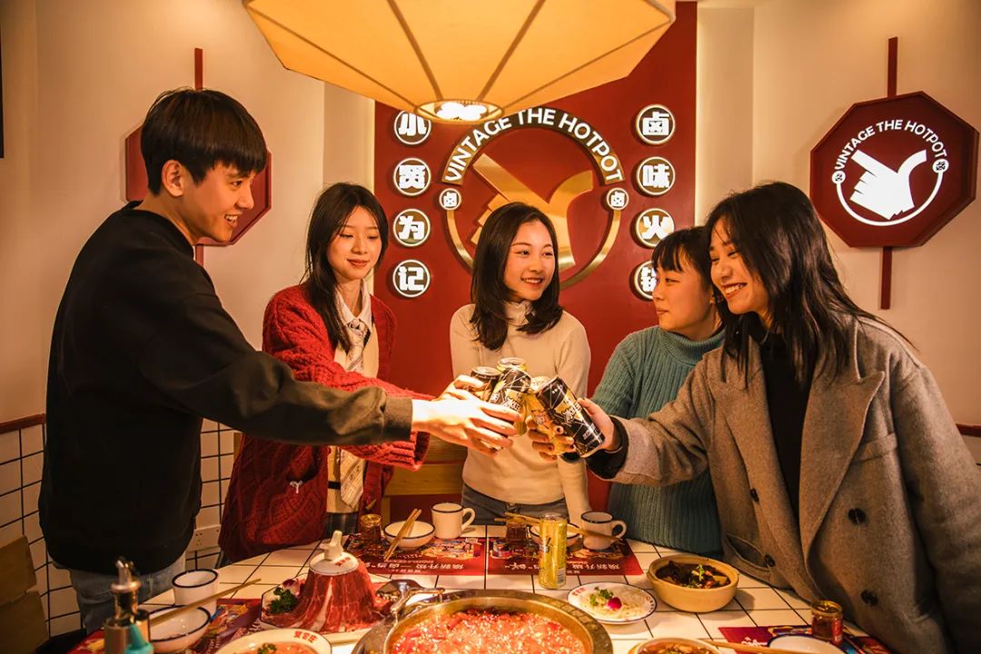 賢合莊跨界康師傅冰紅茶，后疫情下餐飲營(yíng)銷(xiāo)新玩法｜案例