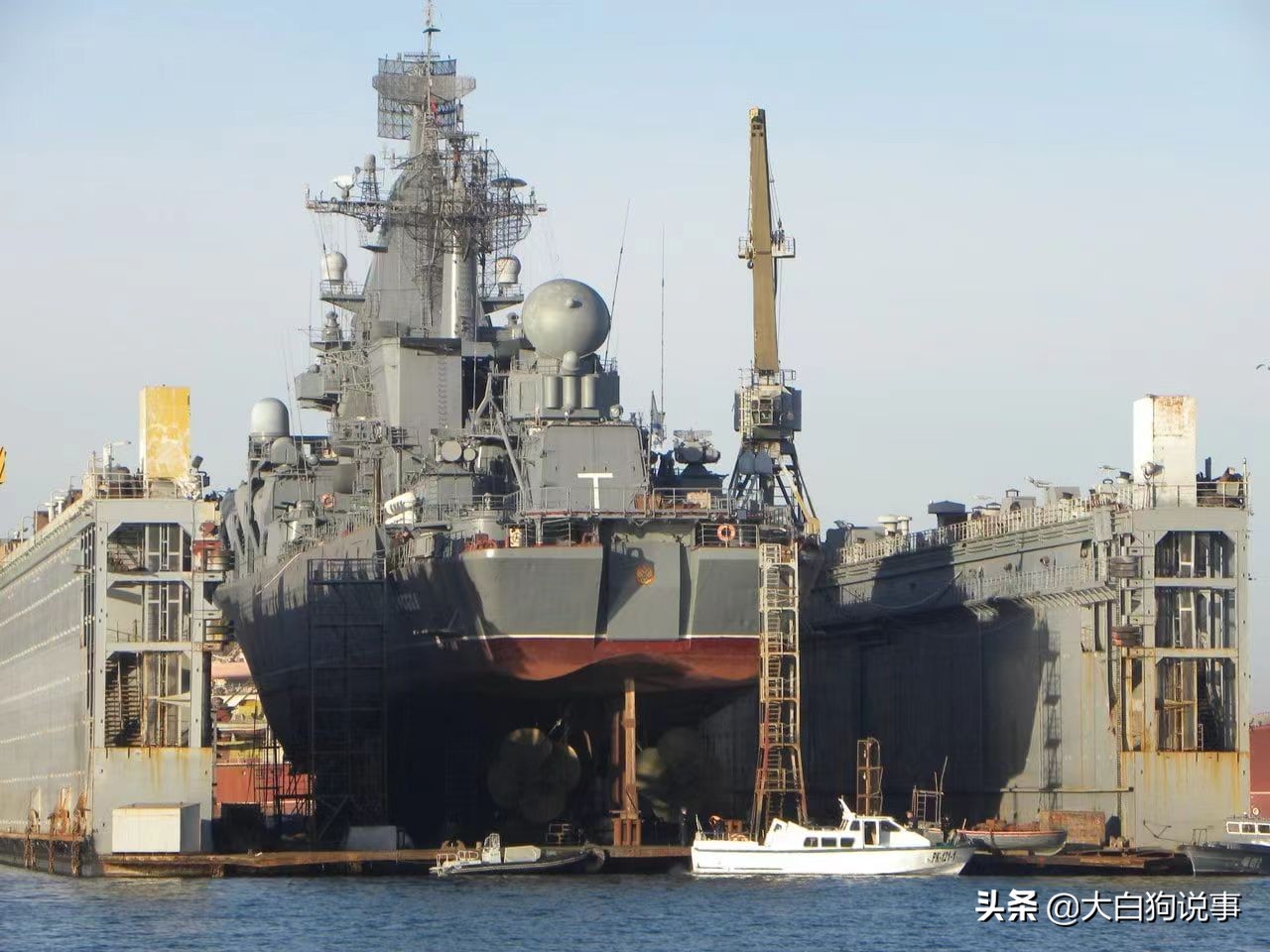 Ī˹�ƺ����ʱ���ع⣬���ŵ���������𣬽�ˮ�������ճ�û