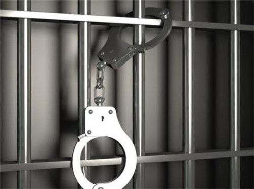 丈夫多次提出同归于尽，妻子将其“反杀”，如何评价妻子的行为？