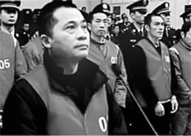 2009年，控制重庆生猪市场多年的“猪霸”王天伦，落入法网