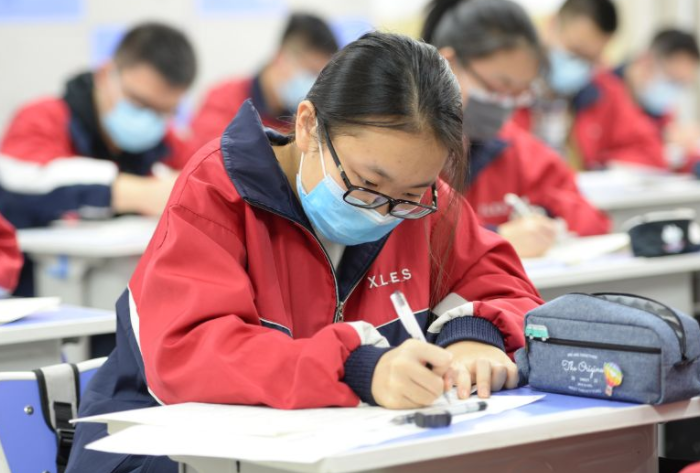 高考过后才发现，普通班的鸡头和重点班的凤尾，差的不是一星半点