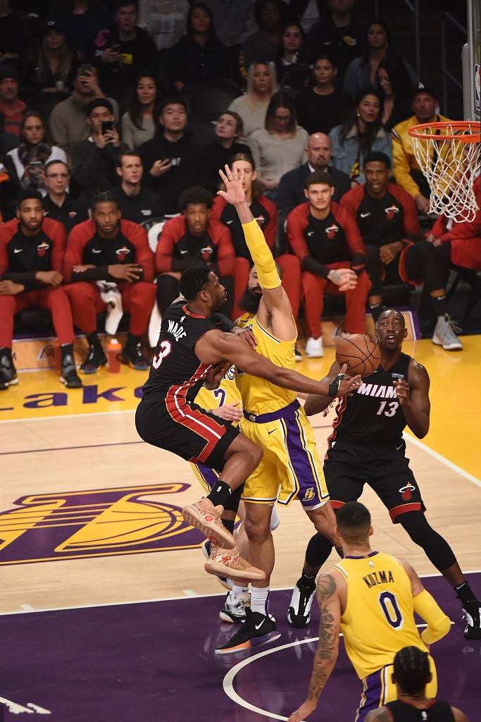 李宁有哪些nba球星系列(三枚总冠军戒指后卫韦德！NBA赛场上穿了哪些李宁全城7代？)