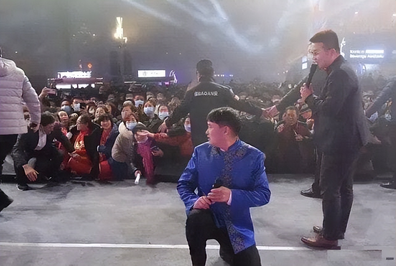 盘点大衣哥近期具有争议性的几场演出，网传情况与真相有很大差异