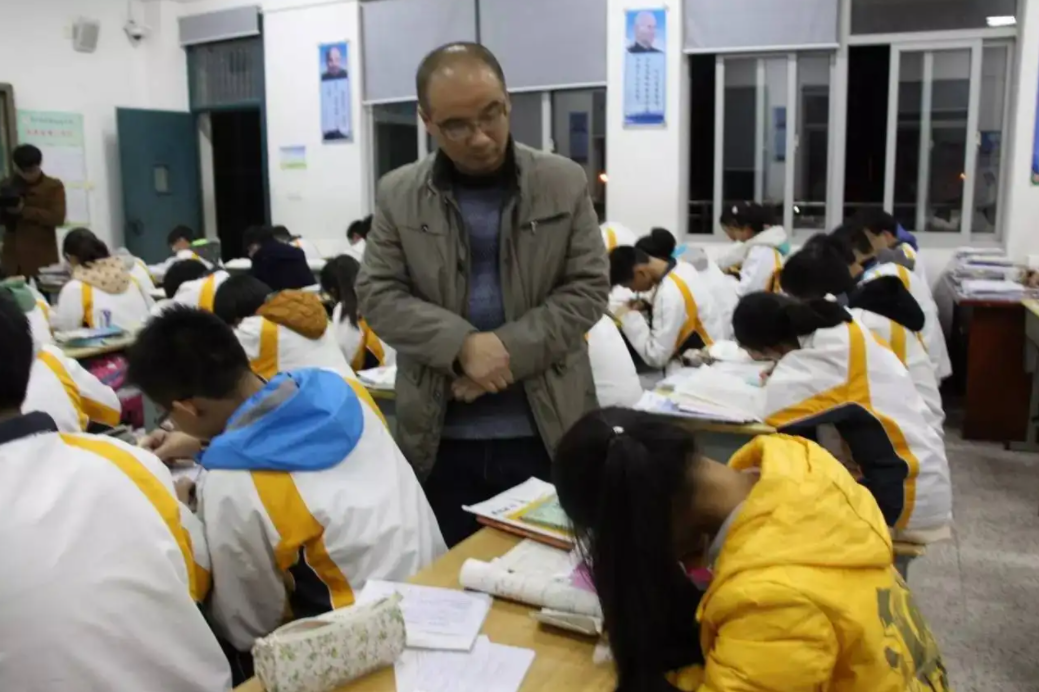 教育部发布通知，中小学生上课时间将有变化，老师上班时间不变