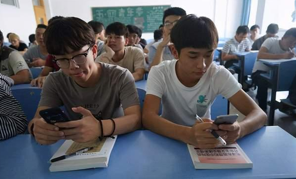 有人考不上，有人不珍惜，人大“清退”13名学生，网友：早该如此