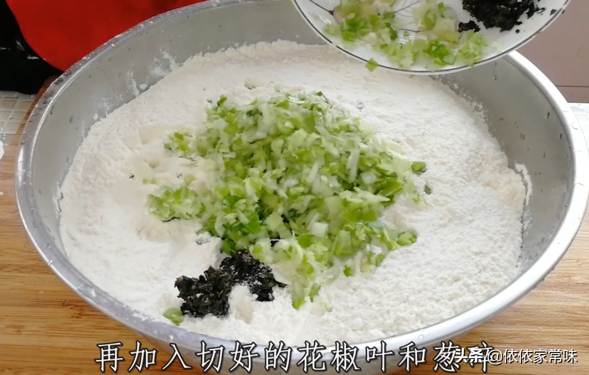 正宗炸油饼（油饼这样做比早餐店的还要好吃）