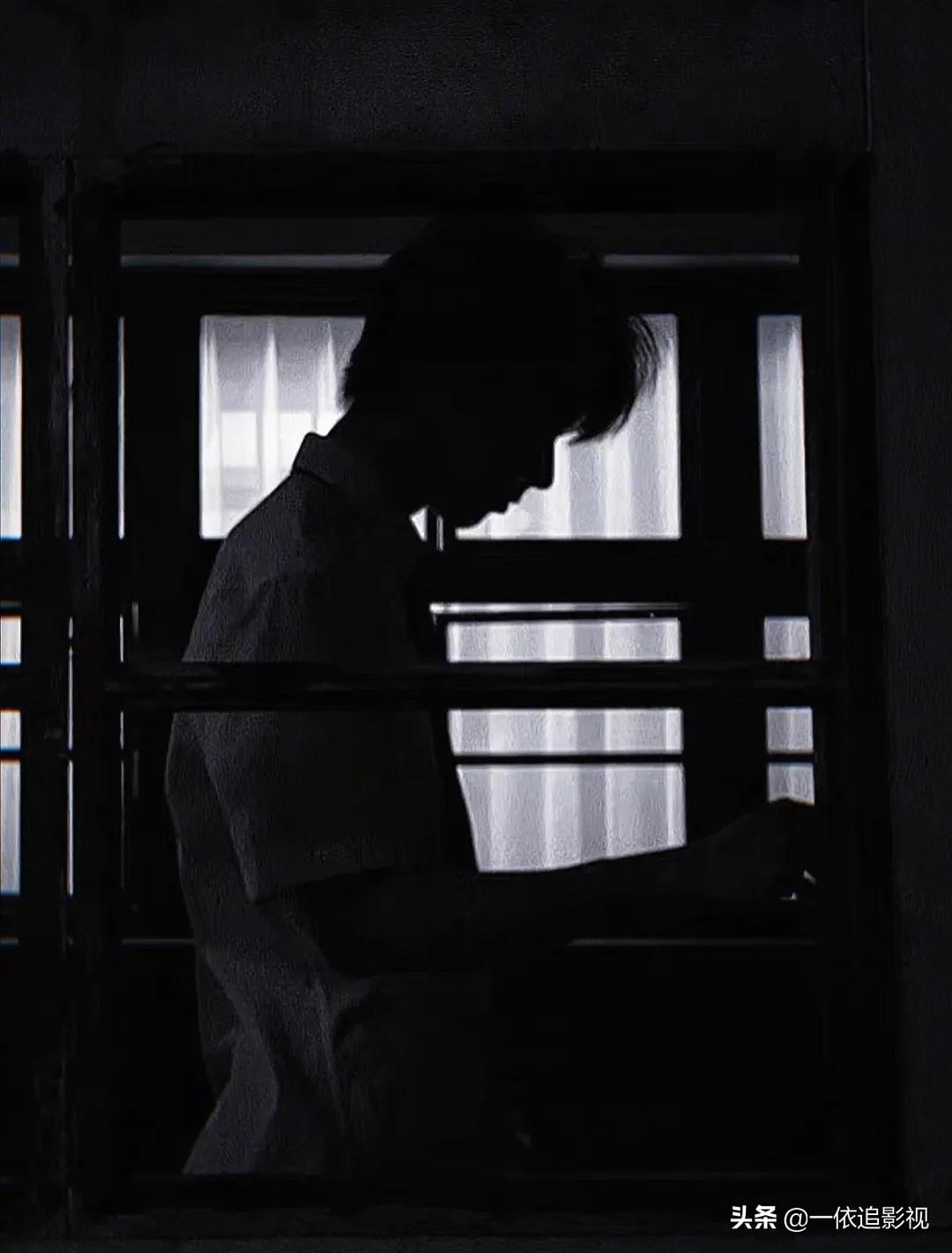 马嘉祺：侧颜白衬衫领带，审美在线，谁看了不说一句有点东西呢？