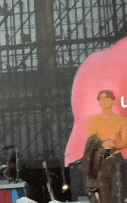 40岁Rain身材堪称完美，肌肉紧实腹肌明显气场十足