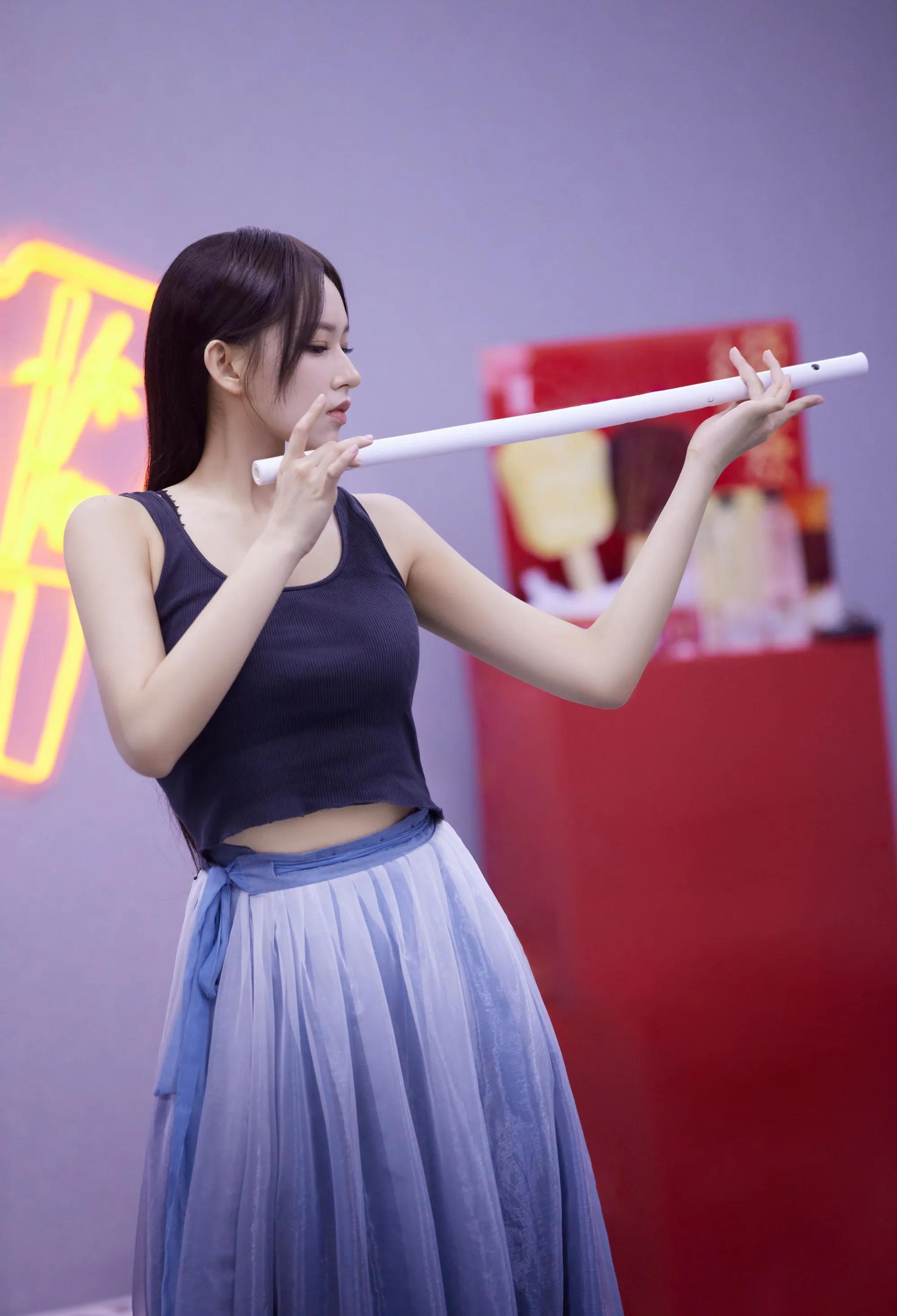 程潇了不起舞社，这一身服装仙气飘飘