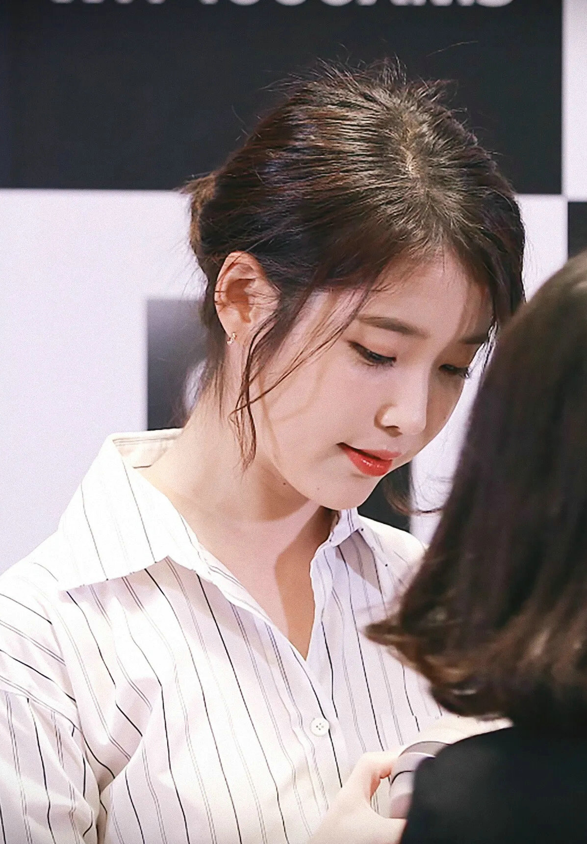 李知恩｜高清壁纸｜五官很平凡整体却很惊艳