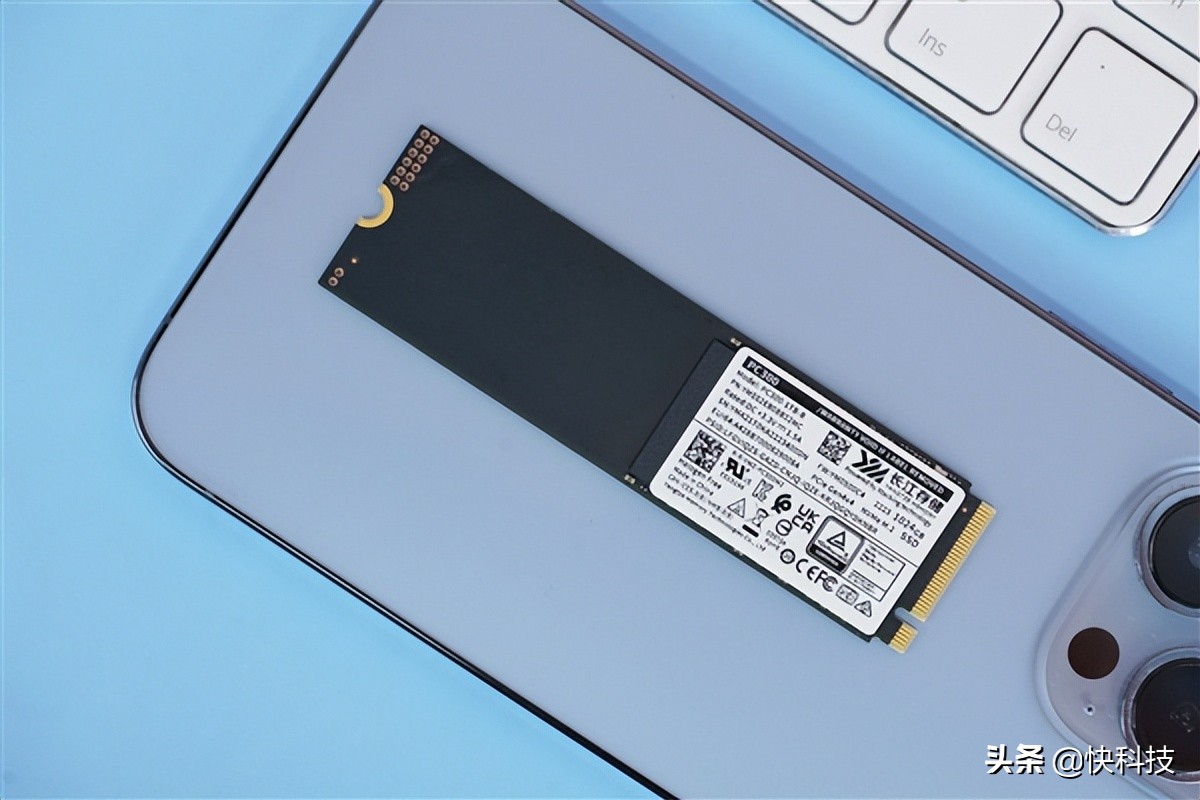 长江存储PC300 1TB版图赏：飚出3.9GB/s