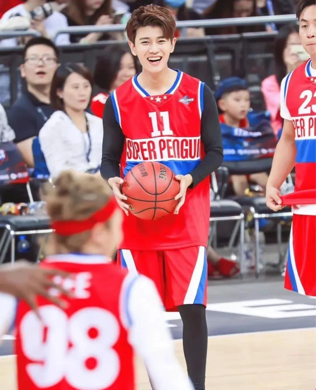 打篮球的男生真的很有魅力！8位男星，谁是你心中的“流川枫”?