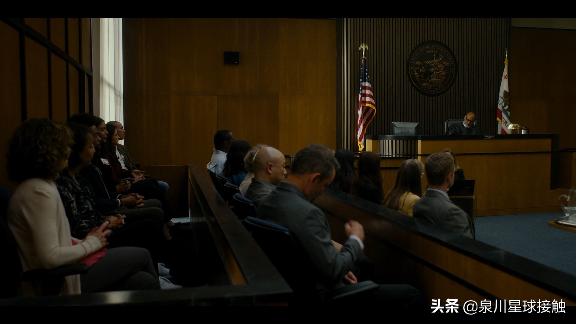 Netflix剧版《林肯律师》引开来，对美国陪审员制度的解析和探讨