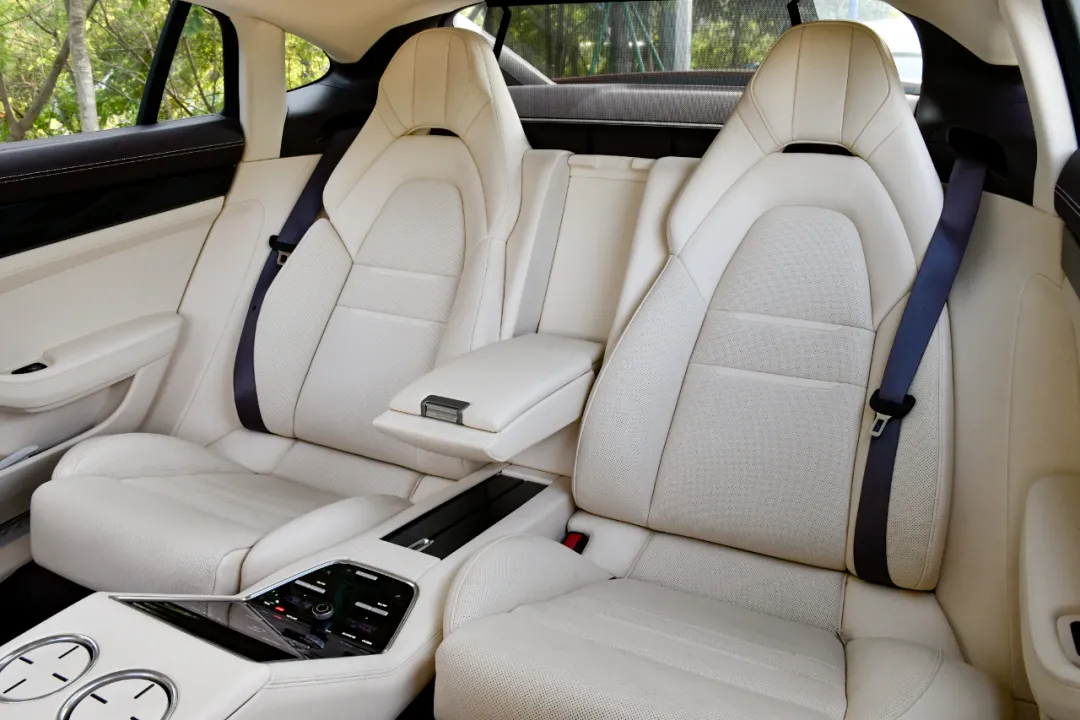 跑车的操控,豪车的舒适,这台保时捷比奔驰更香?