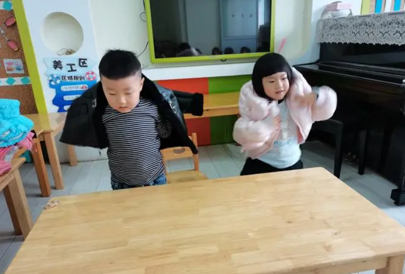 春天天氣回暖，孩子春捂，做好“兩暖一涼”，健康跑不掉