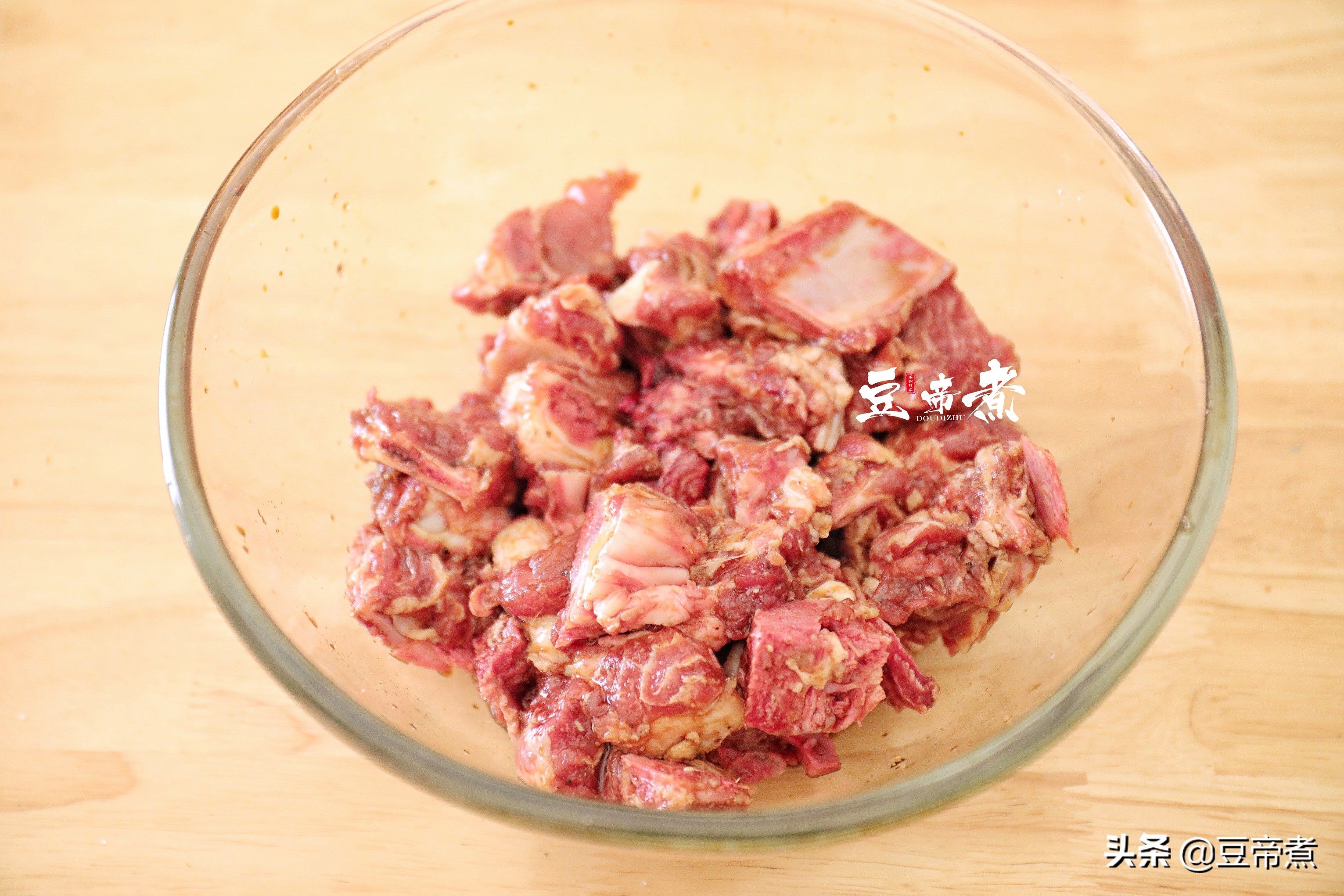 排骨腌一腌再油炸，味道实在太香了，最新吃法今天手把手地教会你