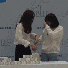 谁给我买苹果我就跟谁走图片