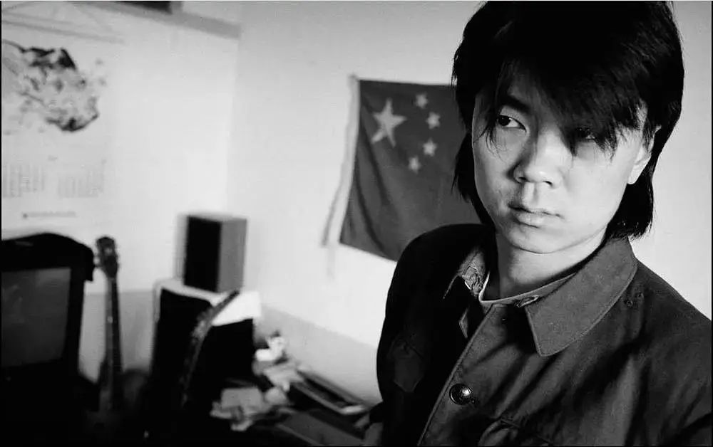 那个让白岩松落泪的男歌手，消失了近30年