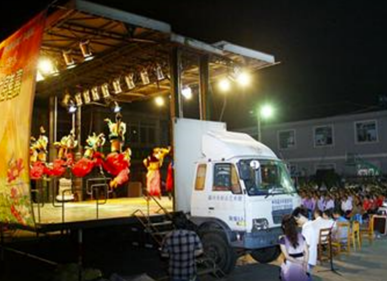 从上亿代言费到“落魄歌手”，吴莫愁怎么就落到了这副田地？