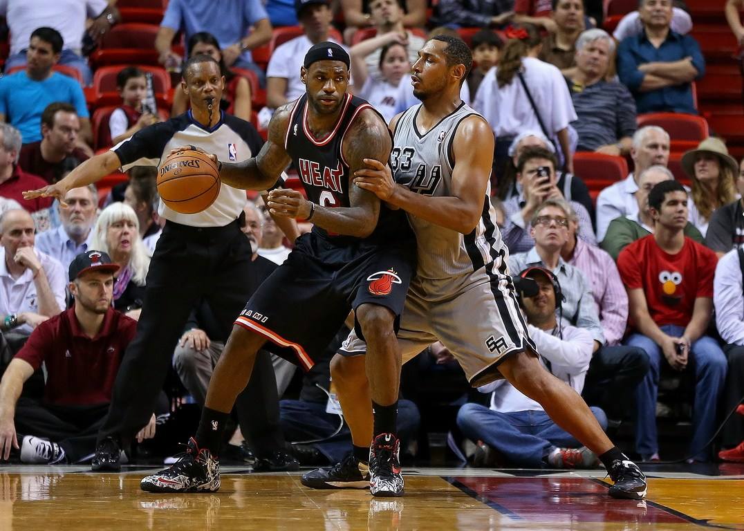 nba球员为什么罚球(篮球比赛中罚球中一次得几分？什么情况下会罚球？)