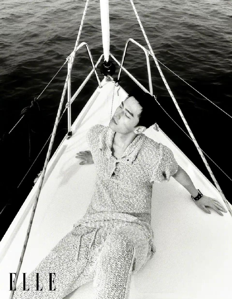 杨洋三登 X《ELLE》，优雅帅气，悠然自得感受海风拂面，心旷神怡