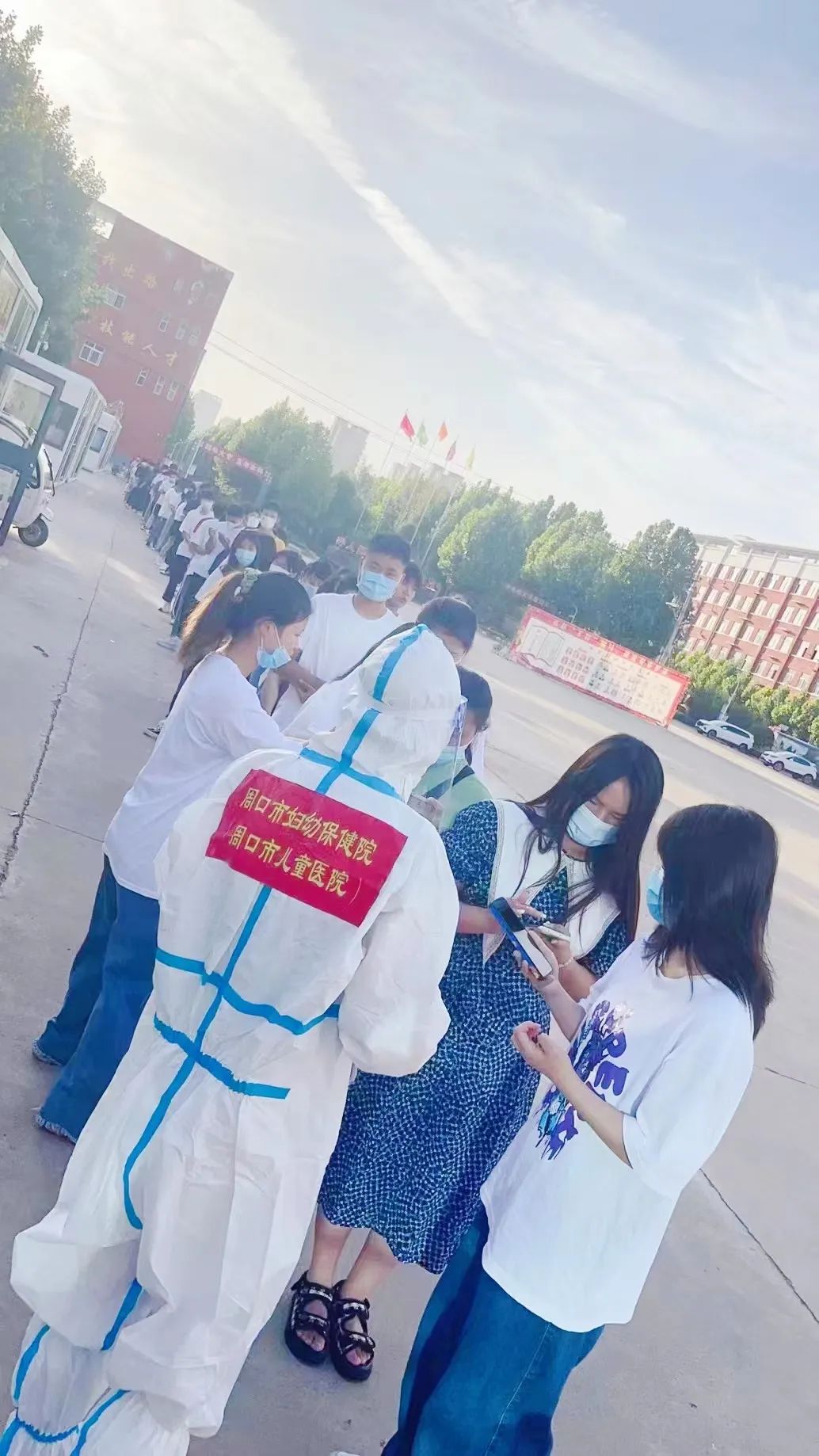 <a href=http://www.www17991.com target=_blank class=infotextkey>周口市婦幼保健院</a>核酸采集小組進校園保駕護航助高考
