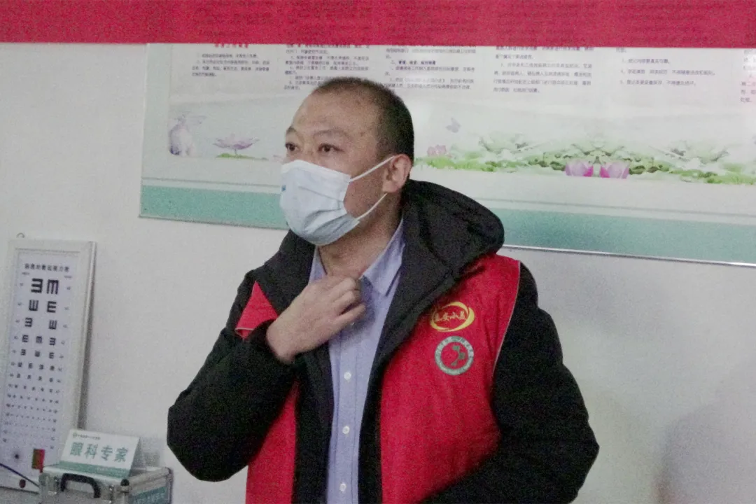 【志愿服务关爱行动】义诊入村送医药，百姓都把赞来点