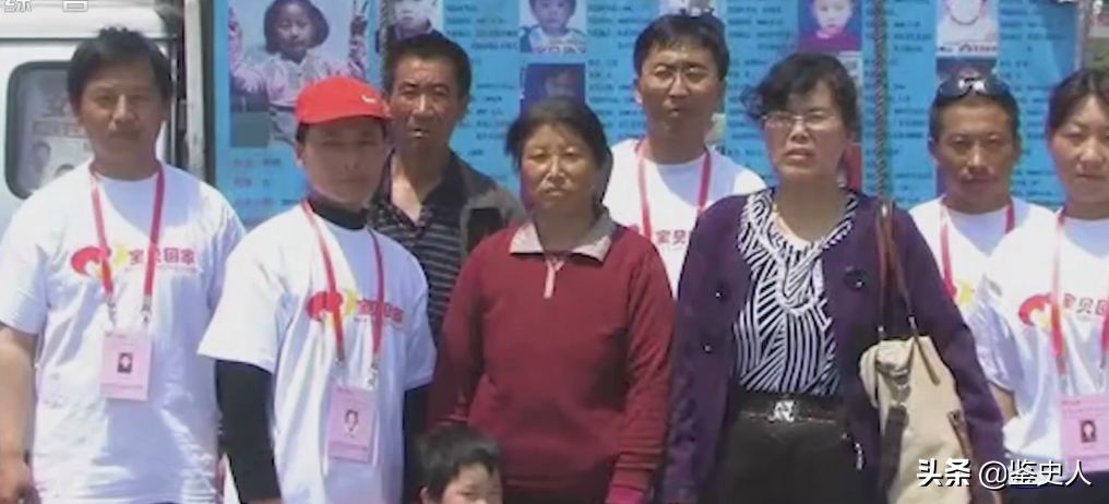 2岁儿子被拐失踪10年，父亲直播寻子，没想到孩子就在附近