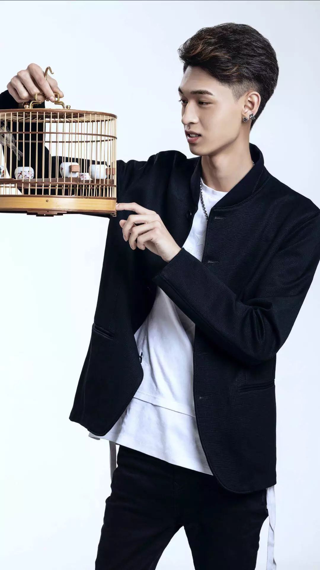 精选男明星壁纸合集｜秦霄贤｜白敬亭｜胡歌｜车银优｜陈立农