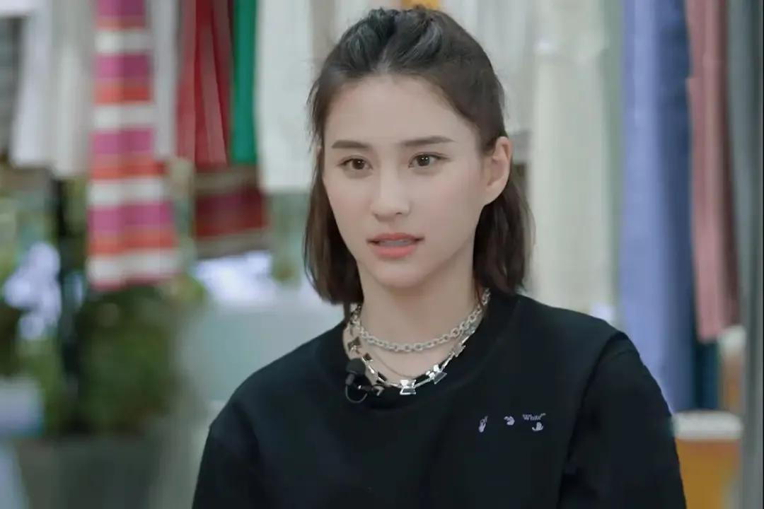 赌王女儿何超莲谈家里有钱是原罪