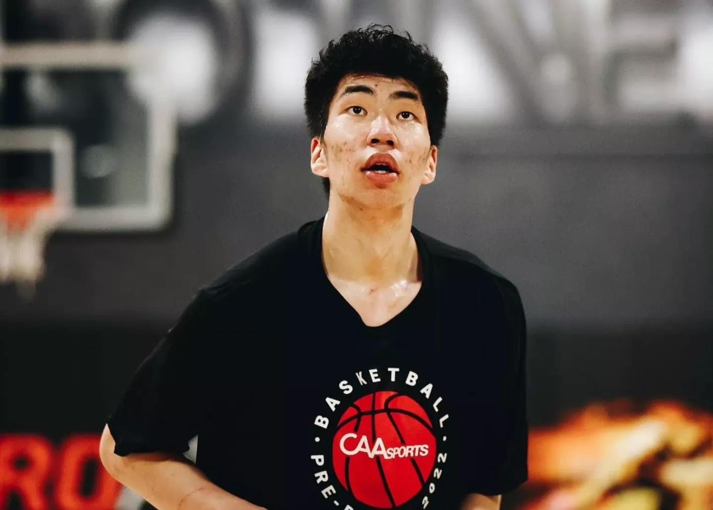 nba年輕中鋒排名（CBA6大00后中鋒，余嘉豪沖擊NBA，廣東隊兩人在內，誰能接班周琦）
