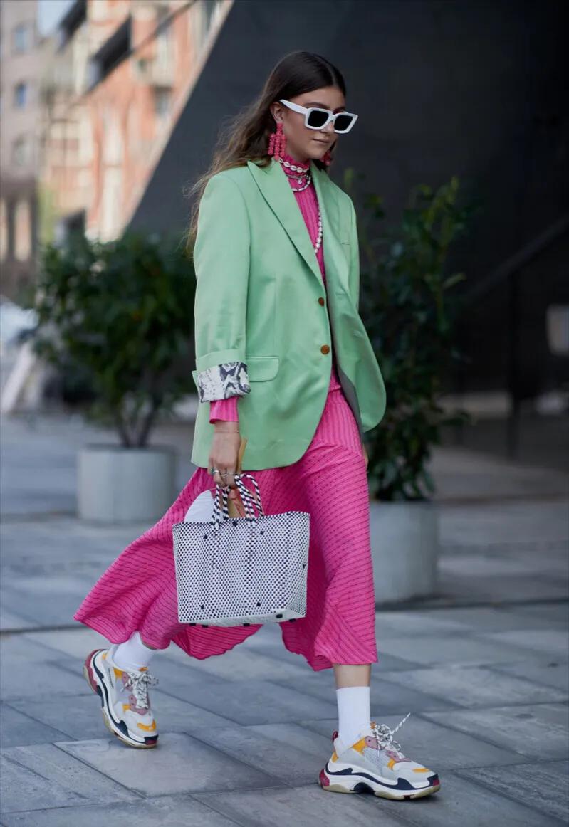 绿色衣服搭配图片(春天的绿色真美) - 赤虎壹号