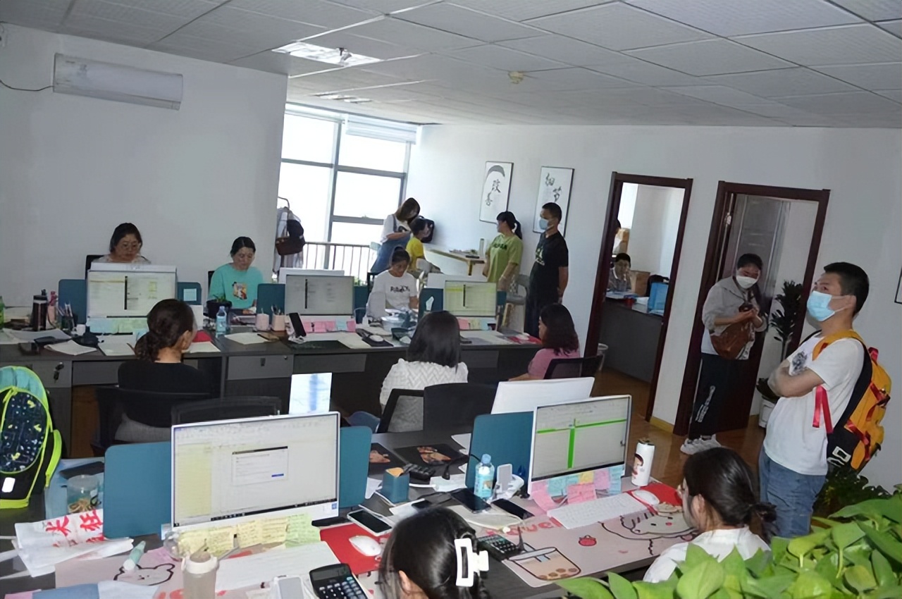 又一保健品公司“暴雷”，10元“糖果”卖出200，骗子一年赚上亿