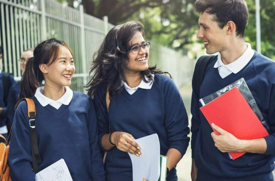 海外“一年制硕士”成为话题，留学生回国找工作，现状引起争议