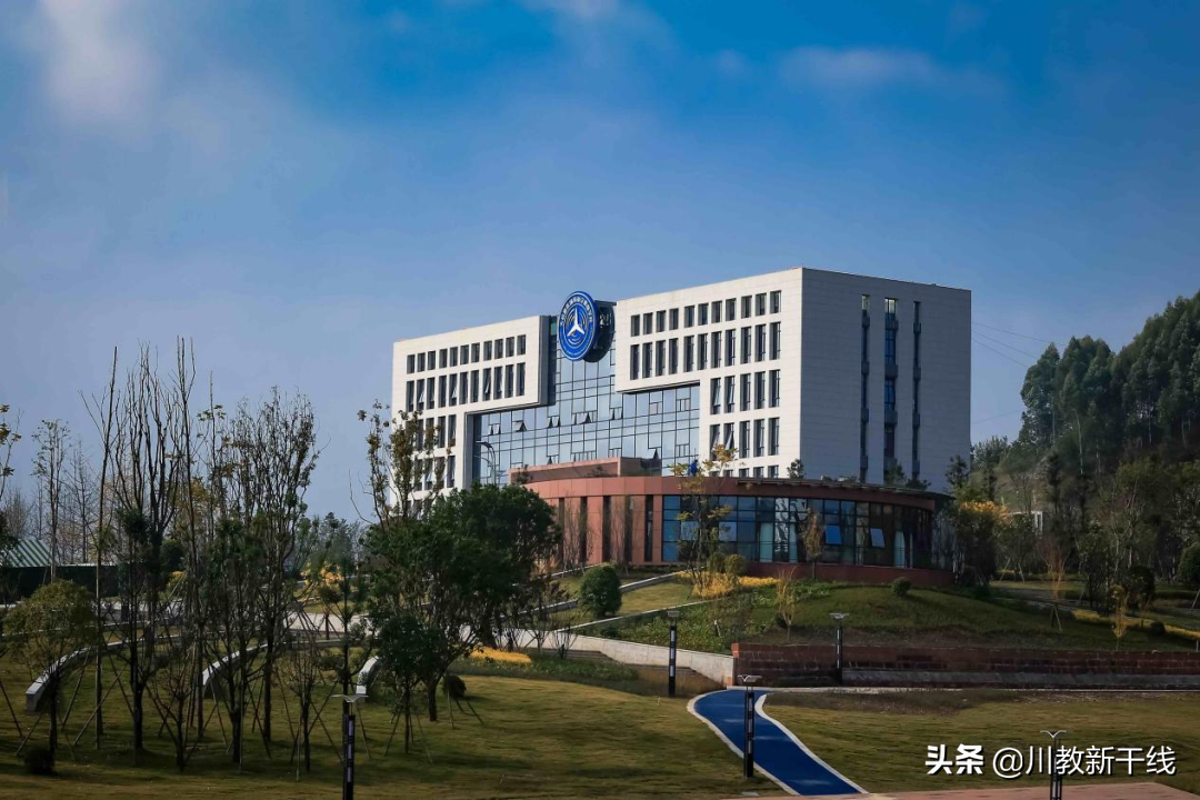 就业升学路皆宽——走进中国第一所通用航空高校天府通航学院