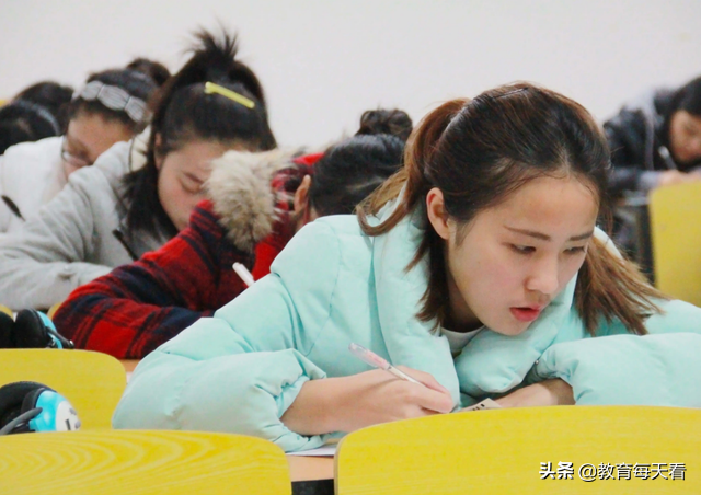 2022年考研国家线公布，考生感到很崩溃，直言：早生两年就好了