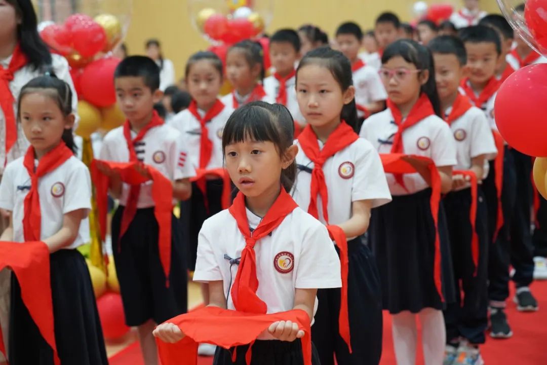 成都高新区朝阳小学举行2021级第一批新队员入队仪式