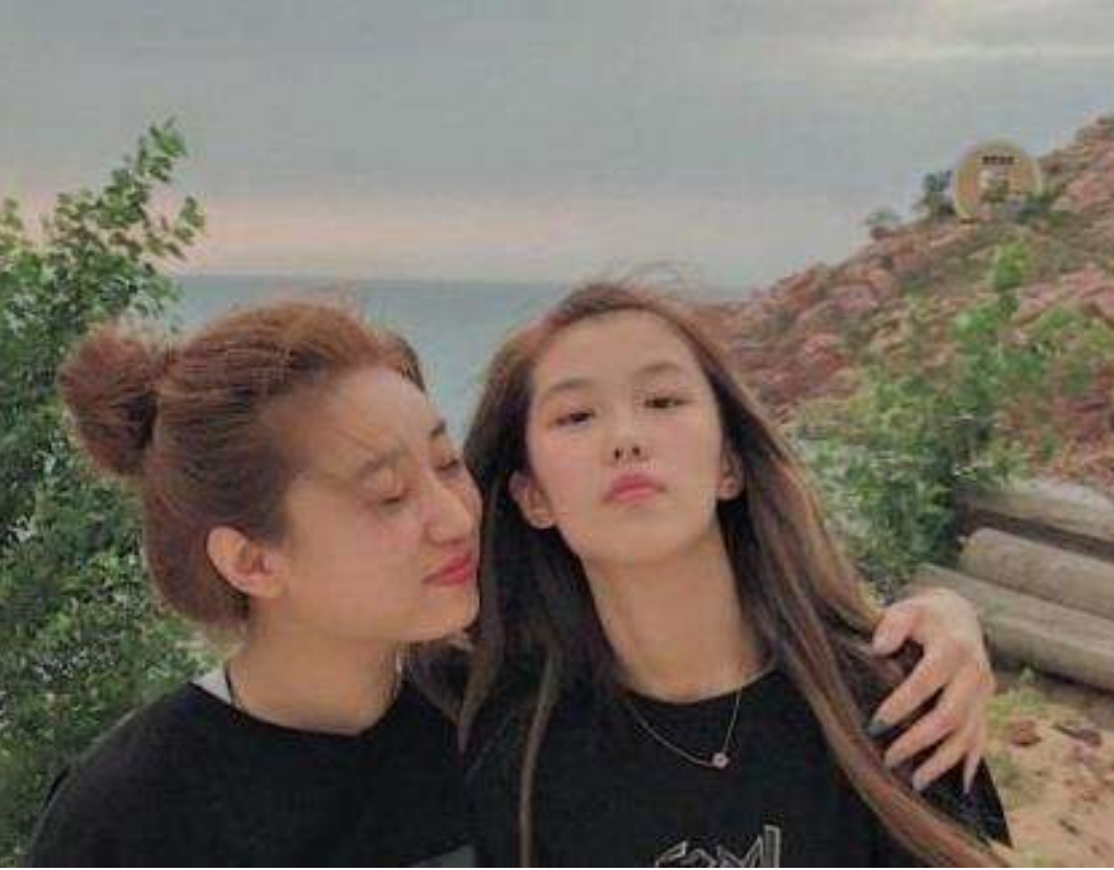 辽宁巨婴：16岁吃饭靠人喂，每天开销过万，2017年变形后怎么样了