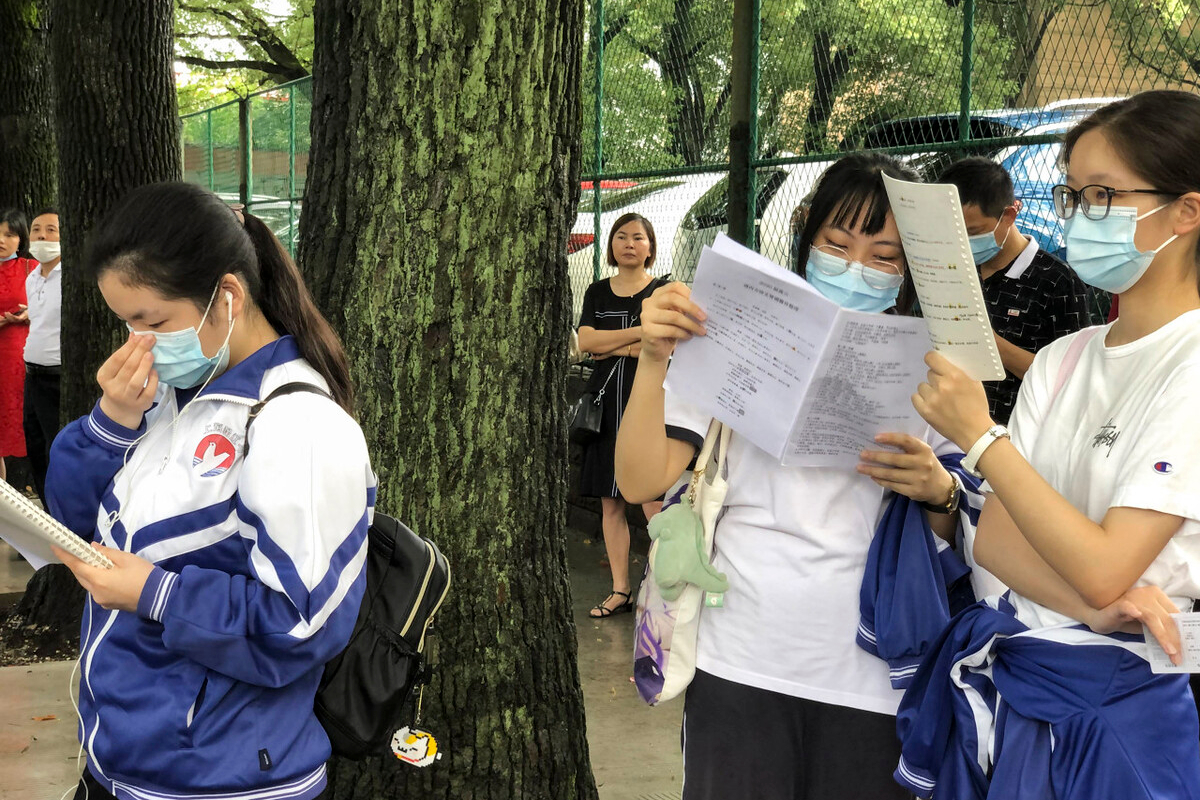 高三一模只考了350分，该参加高考还是走单招，聪明学生这样选