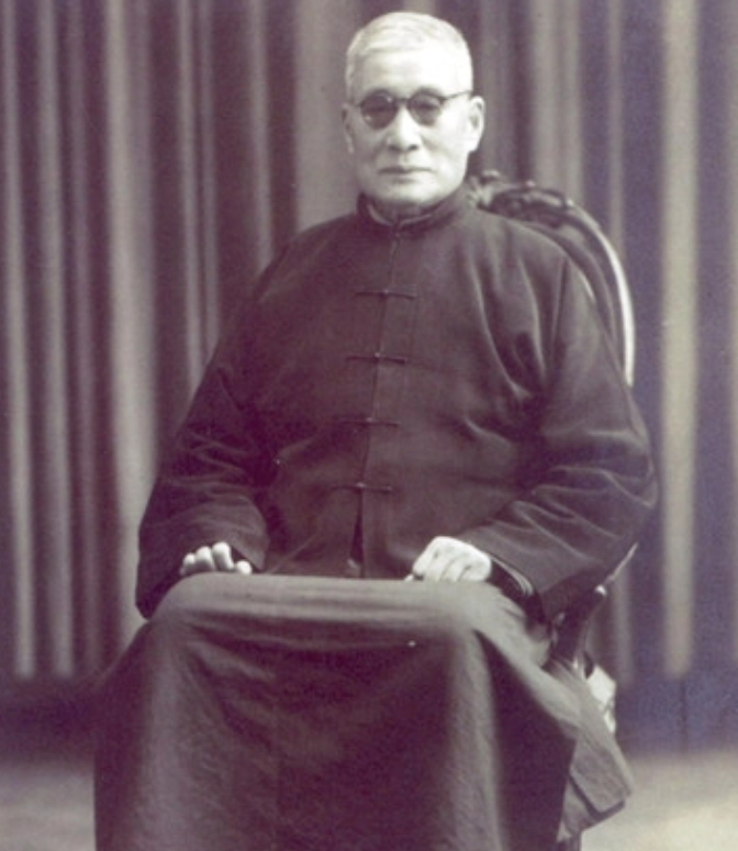 1975年蒋介石生命最后一天，蒋经国日记中记载：父亲问起张伯苓