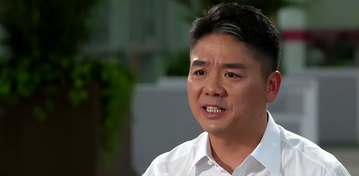 刘强东大四开餐厅的故事，厨师和服务员搞到一起，把大强子坑破产