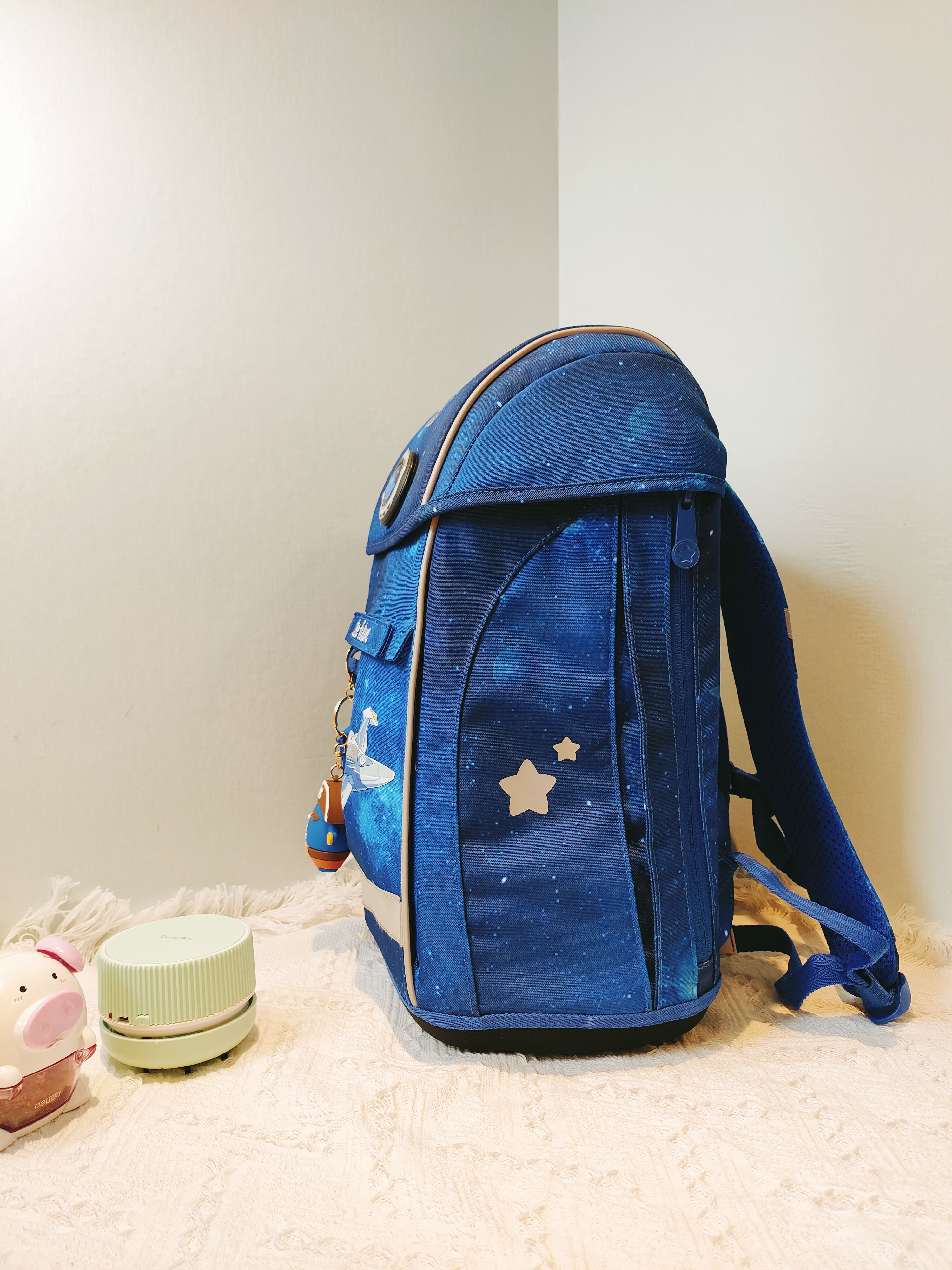 颜值和功能性兼具的小学生书包优选好的小学生书包